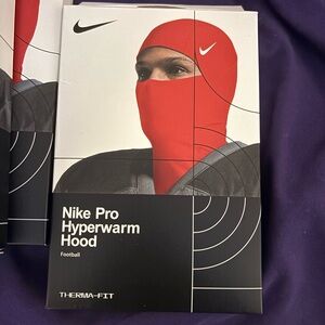 Nike Thermo-FIT Technology Cap in Red